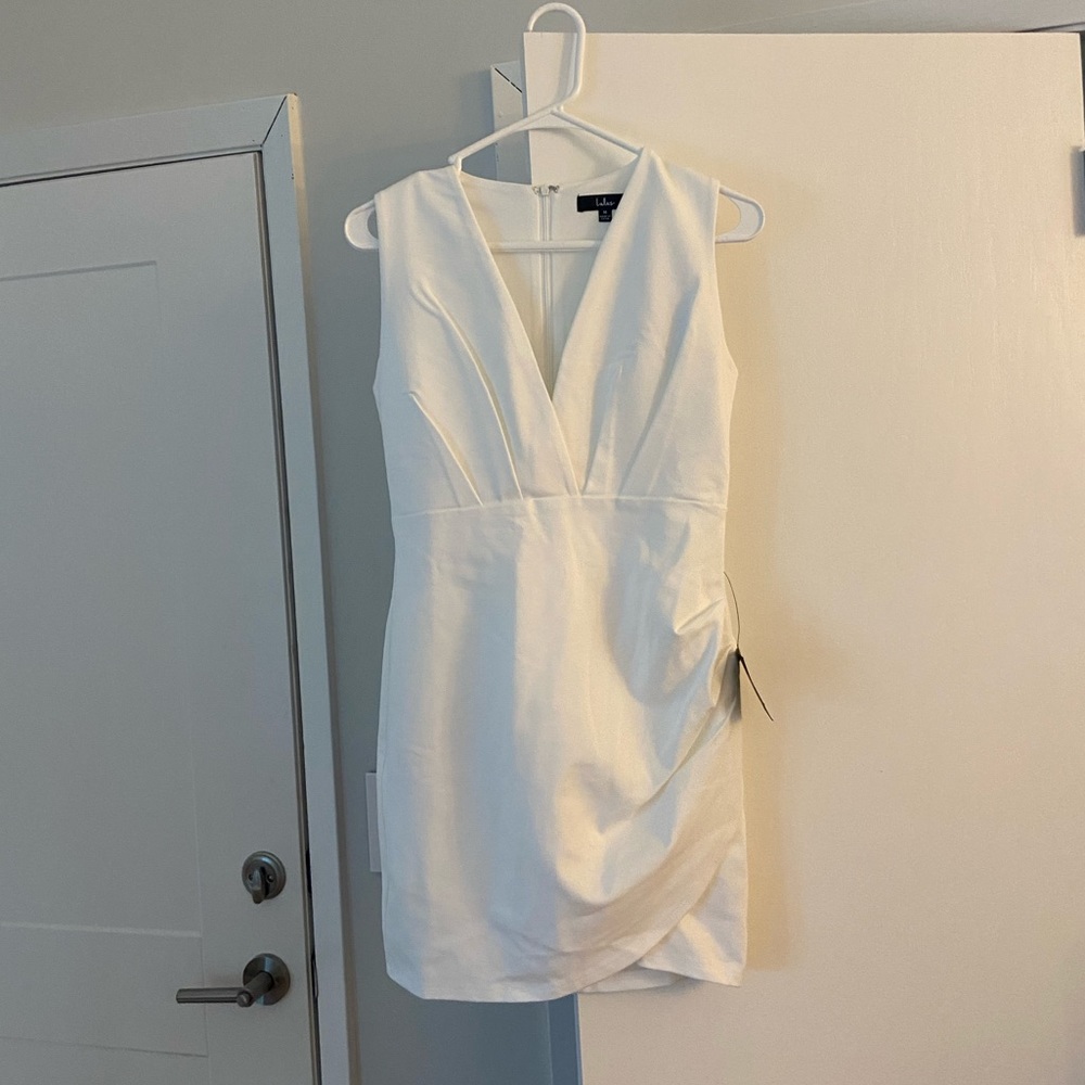 Cute white little dress !
